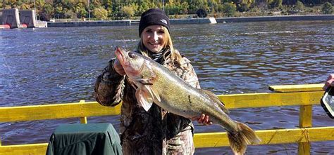 Clements barge report Genoa Wisconsin 10/18/07 (WALLEYES).